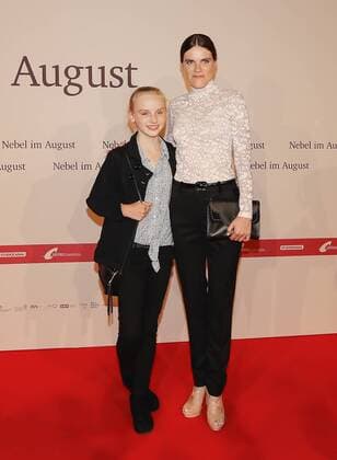 Filmpremiere Nebel im August im Bild: Fritzi Haberlandt ( als Schwester Sophia) Jule Hermann ( als Nandl) Buchautor: Robert Domes, Regie: Kai Wessel Produzent: Ulrich Limmer, mit Ivo Pietzcker ( als Ernst Lossa) , Sebastian Koch (als Klinikdirektor Dr. Werner Veithausen) , Drama ueber den Euthanasie Mord am 13- jährigen Ernst Lossa im deutschen Nationalsozialismus in Muenchen, Deutschland am 27.09.2016