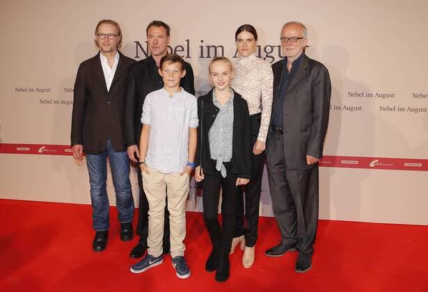 Filmpremiere Nebel im August Buchautor: Robert Domes, links Regie: Kai Wessel rechts Produzent: Ulrich Limmer, mit Ivo Pietzcker ( als Ernst Lossa) , Sebastian Koch (als Klinikdirektor Dr. Werner Veithausen) , Fritzi Haberlandt ( als Schwester Sophia) Jule Hermann ( als Nandl) Drama ueber den Euthanasie Mord am 13- jährigen Ernst Lossa im deutschen Nationalsozialismus in Muenchen, Deutschland am 27.09.2016