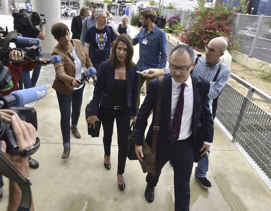 Relatives of late Dutch volley ball player Ingrid Visser and their lawyer (C) arrive to the Justice City of Murcia to attend the trial over the killing of Visser and her partner Lodewjik Severein, in Murcia, southeastern Spain, 28 September 2016. The police found the half burried bodies of Visser and her partner on 26 May 2013 after a week searching for the couple. Ingrid and Severein were visiting Spain to attend a consult at a fertility center where they never showed up. The family alarmed the police on 15 May 2016 when the couple missed their flight back to Amsterdam. Trial over murder of Dutch couple !ACHTUNG: NUR REDAKTIONELLE NUTZUNG!  GRA036 20160928-636106597186170423