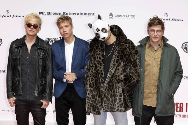 Psaiko.Dino, Flo König, Cro und Tim Schwerdter bei der Premiere des Kinofilms Unsere Zeit ist jetzt im CineStar Sony Center. Berlin, 27.09.2016 Foto:xS.xGabschx xFuturexImage