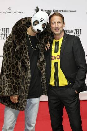 Cro und Wotan Wilke Möhring bei der Premiere des Kinofilms Unsere Zeit ist jetzt im CineStar Sony Center. Berlin, 27.09.2016 Foto:xS.xGabschx xFuturexImage