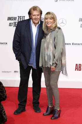 Howard Carpendale mit Lebensgefährtin Donnice Pierce bei der Premiere des Kinofilms Unsere Zeit ist jetzt im CineStar Sony Center. Berlin, 27.09.2016 Foto:xS.xGabschx xFuturexImage