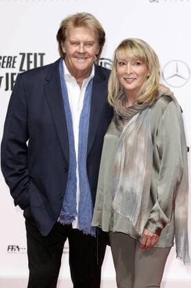 Howard Carpendale mit Lebensgefährtin Donnice Pierce bei der Premiere des Kinofilms Unsere Zeit ist jetzt im CineStar Sony Center. Berlin, 27.09.2016 Foto:xS.xGabschx xFuturexImage