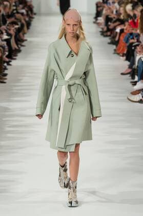 211894 Marineau Starface 2016-09-28 Paris France Paris Fashion week. Defile Maison Margiela Pret-a-porter printemps-ete 2017 Maison Margiela , spring -summer 2017 Paris, France Paris Fashion week. Defile Maison Margiela Ready to wear spring-summer 2017 Editorial Use Only _sans_perso  Copyright: xMarineaux STAR_211894_001