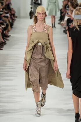 211894 Marineau Starface 2016-09-28 Paris France Paris Fashion week. Defile Maison Margiela Pret-a-porter printemps-ete 2017 Maison Margiela , spring -summer 2017 Paris, France Paris Fashion week. Defile Maison Margiela Ready to wear spring-summer 2017 Editorial Use Only _sans_perso  Copyright: xMarineaux STAR_211894_003
