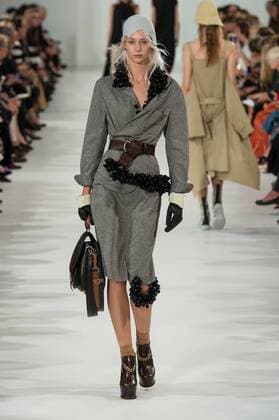 211894 Marineau Starface 2016-09-28 Paris France Paris Fashion week. Defile Maison Margiela Pret-a-porter printemps-ete 2017 Maison Margiela , spring -summer 2017 Paris, France Paris Fashion week. Defile Maison Margiela Ready to wear spring-summer 2017 Editorial Use Only _sans_perso  Copyright: xMarineaux STAR_211894_004