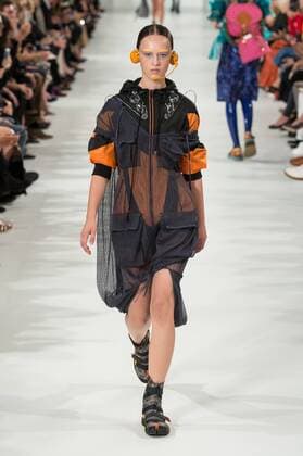 211894 Marineau Starface 2016-09-28 Paris France Paris Fashion week. Defile Maison Margiela Pret-a-porter printemps-ete 2017 Maison Margiela , spring -summer 2017 Paris, France Paris Fashion week. Defile Maison Margiela Ready to wear spring-summer 2017 Editorial Use Only _sans_perso  Copyright: xMarineaux STAR_211894_021