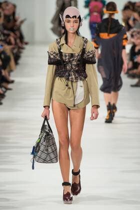 211894 Marineau Starface 2016-09-28 Paris France Paris Fashion week. Defile Maison Margiela Pret-a-porter printemps-ete 2017 Maison Margiela , spring -summer 2017 Paris, France Paris Fashion week. Defile Maison Margiela Ready to wear spring-summer 2017 Editorial Use Only _sans_perso  Copyright: xMarineaux STAR_211894_023