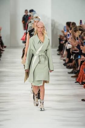 211894 Marineau Starface 2016-09-28 Paris France Paris Fashion week. Defile Maison Margiela Pret-a-porter printemps-ete 2017 Maison Margiela , spring -summer 2017 Paris, France Paris Fashion week. Defile Maison Margiela Ready to wear spring-summer 2017 Editorial Use Only _sans_perso  Copyright: xMarineaux STAR_211894_030