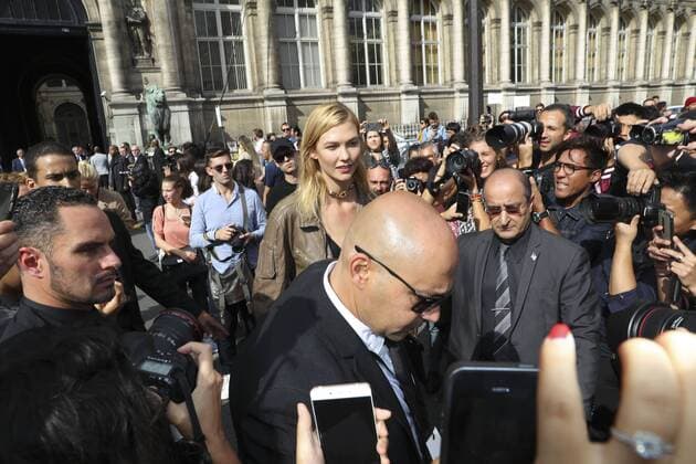 Paris Fashion Week - Gäste der Lanvin show Karlie Kloss CELEBRITES : Defile pret a porter Lanvin - Paris - 28 09 2016 GwendolineLeGoff Panoramic 