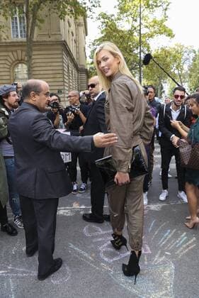 Paris Fashion Week - Gäste der Lanvin show Karlie Kloss CELEBRITES : Defile pret a porter Lanvin - Paris - 28 09 2016 GwendolineLeGoff Panoramic 