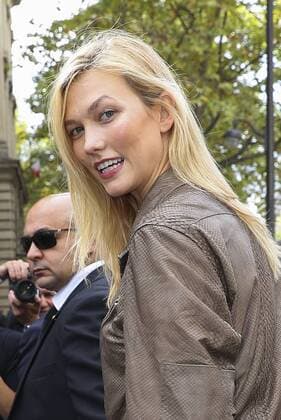 Paris Fashion Week - Gäste der Lanvin show Karlie Kloss CELEBRITES : Defile pret a porter Lanvin - Paris - 28 09 2016 GwendolineLeGoff Panoramic 
