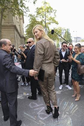 Paris Fashion Week - Gäste der Lanvin show Karlie Kloss CELEBRITES : Defile pret a porter Lanvin - Paris - 28 09 2016 GwendolineLeGoff Panoramic 