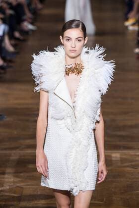 211899 Marineau Starface 2016-09-28 Paris France Paris Fashion week. Pret-a-porter printemps-ete 2017. Defile Lanvin. Paris Fashion week. Ready-to-wear spring-summer 2017 Lanvin Defile Lanvin , spring -summer 2017 Paris, France Editorial Use Only _sans_perso  Copyright: xMarineaux STAR_211899_009