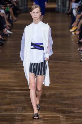 211899 Marineau Starface 2016-09-28 Paris France Paris Fashion week. Pret-a-porter printemps-ete 2017. Defile Lanvin. Paris Fashion week. Ready-to-wear spring-summer 2017 Lanvin Defile Lanvin , spring -summer 2017 Paris, France Editorial Use Only _sans_perso  Copyright: xMarineaux STAR_211899_038