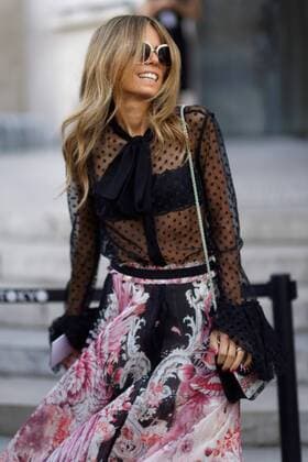Paris Fashion Week - Dries van Noten - Ankunft der Gäste France: Dries Van Noten Guests arrive for the Rochas Spring Summer 17 Collection runway show during Paris Fashion Week. FOR EDITORIAL USE ONLY.Pacific Press Agency  HughxPeterswald