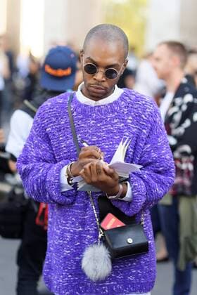 Paris Fashion Week - Dries van Noten - Ankunft der Gäste France: Dries Van Noten Guests arrive for the Rochas Spring Summer 17 Collection runway show during Paris Fashion Week. FOR EDITORIAL USE ONLY.Pacific Press Agency  HughxPeterswald