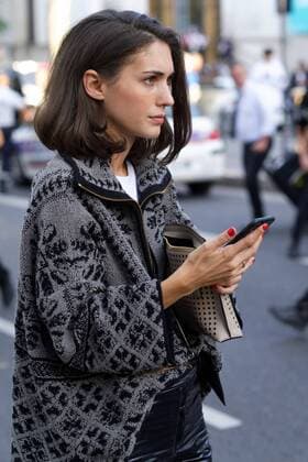 Paris Fashion Week - Dries van Noten - Ankunft der Gäste France: Dries Van Noten Guests arrive for the Rochas Spring Summer 17 Collection runway show during Paris Fashion Week. FOR EDITORIAL USE ONLY.Pacific Press Agency  HughxPeterswald