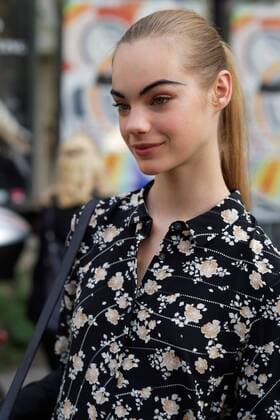Paris Fashion Week - Dries van Noten - Ankunft der Gäste France: Dries Van Noten Guests arrive for the Rochas Spring Summer 17 Collection runway show during Paris Fashion Week. FOR EDITORIAL USE ONLY.Pacific Press Agency  HughxPeterswald