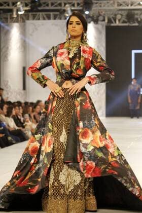 (160928) -- LAHORE, Sept. 28, 2016 -- A model presents a creation of HSY collection during the Pakistan Fashion Design Council(PFDC) L Oreal Paris Bridal Week in eastern Pakistan s Lahore on Sept. 28, 2016. ) PAKISTAN-LAHORE-BRIDAL FASHION WEEK JamilxAhmed 