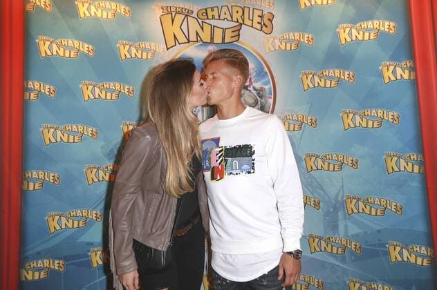 Matthias Ostrzolek mit Freundin Ann-Kathrin Ertl bei der Premiere des neuen Programms vom Zirkus Charles Knie auf der Horner Rennbahn. Hamburg, 28.09.2016 Foto:xgbrcix xFuturexImage