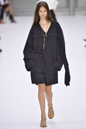 211953 Marineau Starface 2016-09-29 Paris France Paris Fashion week. Pret-a-porter printemps-ete 2017. Defile Chloe. Chloe, spring-summer 2017 Paris, France Paris Fashion week. Ready-to-wear spring-summer 2017 Defile Chloe Editorial Use Only _sans_perso  Copyright: xMarineaux STAR_211953_006