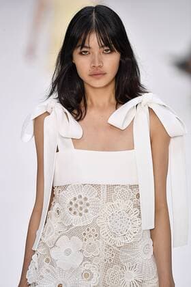 211953 Marineau Starface 2016-09-29 Paris France Paris Fashion week. Pret-a-porter printemps-ete 2017. Defile Chloe. Chloe, spring-summer 2017 Paris, France Paris Fashion week. Ready-to-wear spring-summer 2017 Defile Chloe Editorial Use Only _sans_perso  Copyright: xMarineaux STAR_211953_025