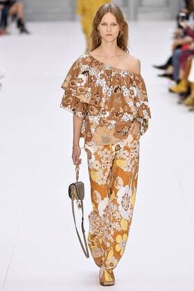 211953 Marineau Starface 2016-09-29 Paris France Paris Fashion week. Pret-a-porter printemps-ete 2017. Defile Chloe. Chloe, spring-summer 2017 Paris, France Paris Fashion week. Ready-to-wear spring-summer 2017 Defile Chloe Editorial Use Only _sans_perso  Copyright: xMarineaux STAR_211953_027