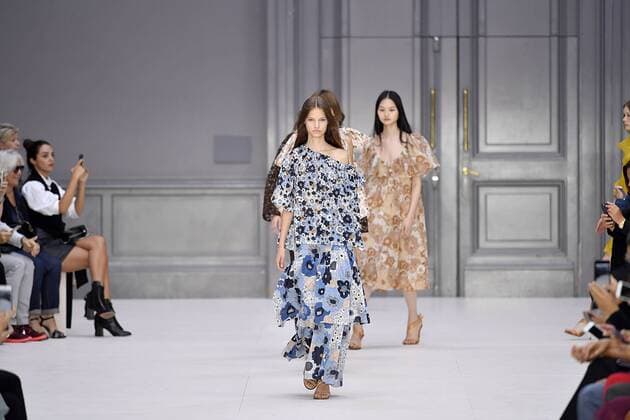 211953 Marineau Starface 2016-09-29 Paris France Paris Fashion week. Pret-a-porter printemps-ete 2017. Defile Chloe. Chloe, spring-summer 2017 Paris, France Paris Fashion week. Ready-to-wear spring-summer 2017 Defile Chloe Editorial Use Only _sans_perso  Copyright: xMarineaux STAR_211953_038