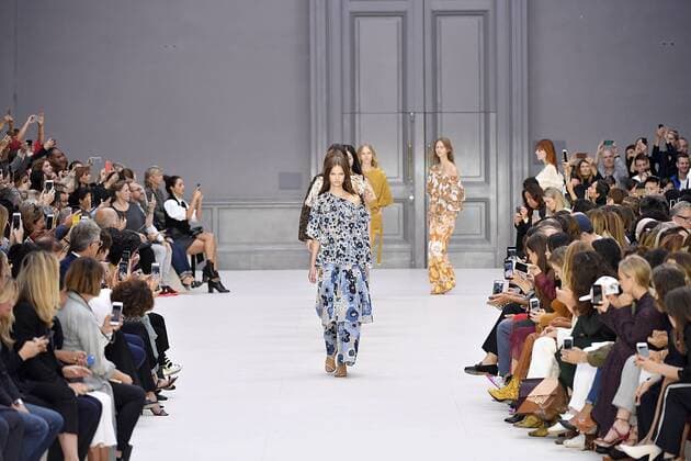 Bilder des Tages 211953 Marineau Starface 2016-09-29 Paris France Paris Fashion week. Pret-a-porter printemps-ete 2017. Defile Chloe. Chloe, spring-summer 2017 Paris, France Paris Fashion week. Ready-to-wear spring-summer 2017 Defile Chloe Editorial Use Only _sans_perso  Copyright: xMarineaux STAR_211953_039