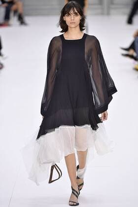 211953 Marineau Starface 2016-09-29 Paris France Paris Fashion week. Pret-a-porter printemps-ete 2017. Defile Chloe. Chloe, spring-summer 2017 Paris, France Paris Fashion week. Ready-to-wear spring-summer 2017 Defile Chloe Editorial Use Only _sans_perso  Copyright: xMarineaux STAR_211953_045