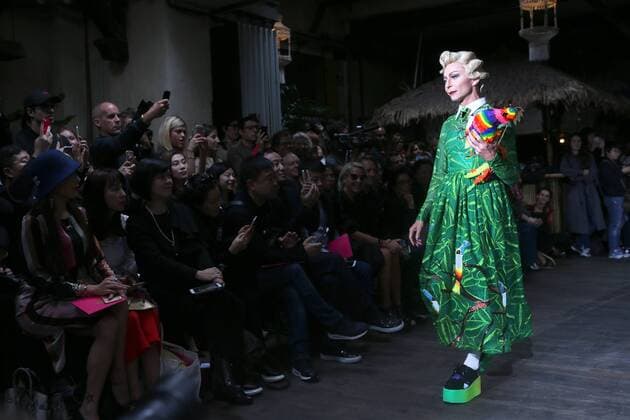 A model takes to the catwalk during the presentation of Manish Arora s show as part of the Spring-Summer 2017 Paris Fashion Week on September 29, 2016.  PAR20160929102 MAYAxVIDON-WHITE