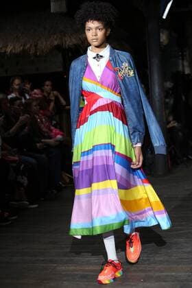 A model takes to the catwalk during the presentation of Manish Arora s show as part of the Spring-Summer 2017 Paris Fashion Week on September 29, 2016.  PAR20160929106 MAYAxVIDON-WHITE