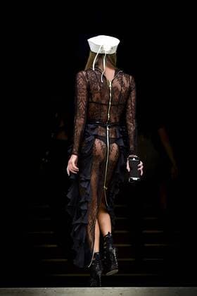 Anna Dello Russo CELEBRITES : Modenschau Balmain - Paris - 29 09 2016 JBAutissier Panoramic 