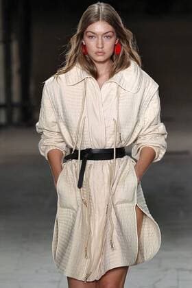 211998 Marineau Starface 2016-09-29 Paris France Paris Fashion Week. Défilé PAP Printemps-Eté 2017. Isabel Marant Editorial use only Hadid, Gigi  Copyright: xMarineaux STAR_211998_002