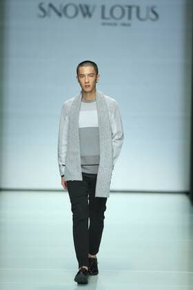 September 29, 2016 - Beijing, Beijing, China - Beijing, CHINA-September 29 2016: (EDITORIAL USE ONLY. CHINA OUT) The fashion brand Snow Lotus releases the autumn summer collection at Beijing Fashion Week in Beijing, September 29th, 2016. Beijing China  - ZUMAs145