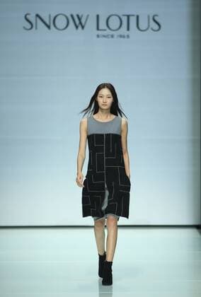 September 29, 2016 - Beijing, Beijing, China - Beijing, CHINA-September 29 2016: (EDITORIAL USE ONLY. CHINA OUT) The fashion brand Snow Lotus releases the autumn summer collection at Beijing Fashion Week in Beijing, September 29th, 2016. Beijing China  - ZUMAs145