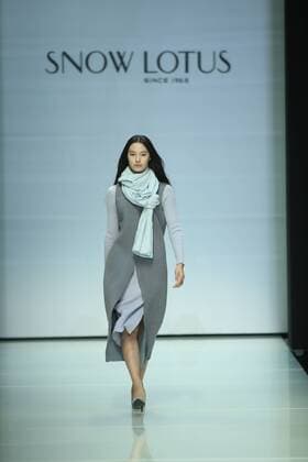 September 29, 2016 - Beijing, Beijing, China - Beijing, CHINA-September 29 2016: (EDITORIAL USE ONLY. CHINA OUT) The fashion brand Snow Lotus releases the autumn summer collection at Beijing Fashion Week in Beijing, September 29th, 2016. Beijing China  - ZUMAs145