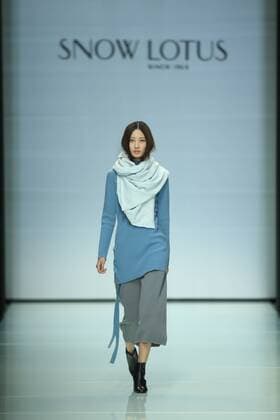 September 29, 2016 - Beijing, Beijing, China - Beijing, CHINA-September 29 2016: (EDITORIAL USE ONLY. CHINA OUT) The fashion brand Snow Lotus releases the autumn summer collection at Beijing Fashion Week in Beijing, September 29th, 2016. Beijing China  - ZUMAs145