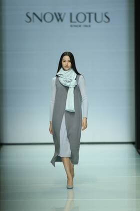 September 29, 2016 - Beijing, Beijing, China - Beijing, CHINA-September 29 2016: (EDITORIAL USE ONLY. CHINA OUT) The fashion brand Snow Lotus releases the autumn summer collection at Beijing Fashion Week in Beijing, September 29th, 2016. Beijing China  - ZUMAs145