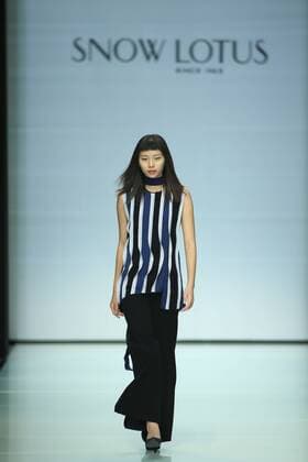 September 29, 2016 - Beijing, Beijing, China - Beijing, CHINA-September 29 2016: (EDITORIAL USE ONLY. CHINA OUT) The fashion brand Snow Lotus releases the autumn summer collection at Beijing Fashion Week in Beijing, September 29th, 2016. Beijing China  - ZUMAs145