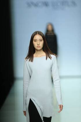 September 29, 2016 - Beijing, Beijing, China - Beijing, CHINA-September 29 2016: (EDITORIAL USE ONLY. CHINA OUT) The fashion brand Snow Lotus releases the autumn summer collection at Beijing Fashion Week in Beijing, September 29th, 2016. Beijing China  - ZUMAs145