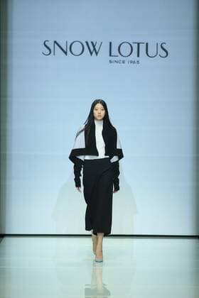 September 29, 2016 - Beijing, Beijing, China - Beijing, CHINA-September 29 2016: (EDITORIAL USE ONLY. CHINA OUT) The fashion brand Snow Lotus releases the autumn summer collection at Beijing Fashion Week in Beijing, September 29th, 2016. Beijing China  - ZUMAs145