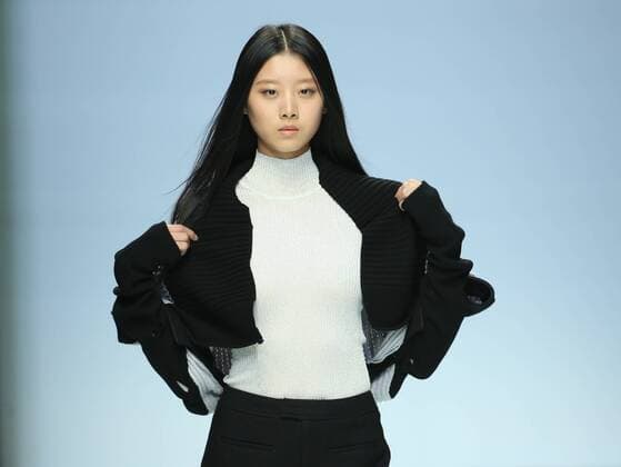 September 29, 2016 - Beijing, Beijing, China - Beijing, CHINA-September 29 2016: (EDITORIAL USE ONLY. CHINA OUT) The fashion brand Snow Lotus releases the autumn summer collection at Beijing Fashion Week in Beijing, September 29th, 2016. Beijing China  - ZUMAs145