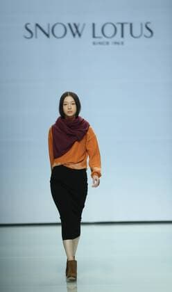 September 29, 2016 - Beijing, Beijing, China - Beijing, CHINA-September 29 2016: (EDITORIAL USE ONLY. CHINA OUT) The fashion brand Snow Lotus releases the autumn summer collection at Beijing Fashion Week in Beijing, September 29th, 2016. Beijing China  - ZUMAs145