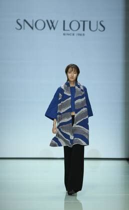 September 29, 2016 - Beijing, Beijing, China - Beijing, CHINA-September 29 2016: (EDITORIAL USE ONLY. CHINA OUT) The fashion brand Snow Lotus releases the autumn summer collection at Beijing Fashion Week in Beijing, September 29th, 2016. Beijing China  - ZUMAs145