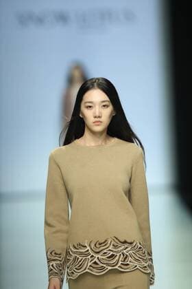 September 29, 2016 - Beijing, Beijing, China - Beijing, CHINA-September 29 2016: (EDITORIAL USE ONLY. CHINA OUT) The fashion brand Snow Lotus releases the autumn summer collection at Beijing Fashion Week in Beijing, September 29th, 2016. Beijing China  - ZUMAs145
