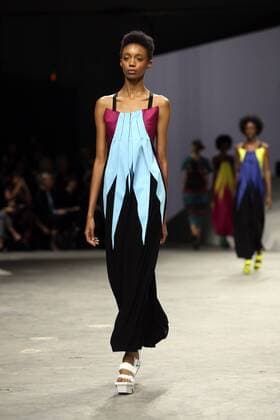 Paris Fashion Week - Issey Miyake Modenschau A model takes to the catwalk during the presentation of Issey Miyake s show as part of the Spring-Summer 2017 Paris Fashion Week on September 30, 2016.  PAR20160930107 MAYAxVIDON-WHITE