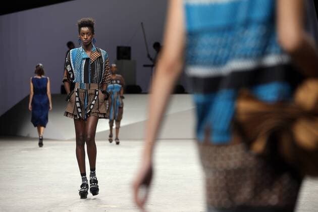 Paris Fashion Week - Issey Miyake Modenschau A model takes to the catwalk during the presentation of Issey Miyake s show as part of the Spring-Summer 2017 Paris Fashion Week on September 30, 2016.  PAR20160930109 MAYAxVIDON-WHITE