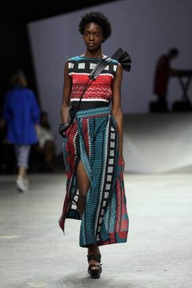 Paris Fashion Week - Issey Miyake Modenschau A model takes to the catwalk during the presentation of Issey Miyake s show as part of the Spring-Summer 2017 Paris Fashion Week on September 30, 2016.  PAR20160930111 MAYAxVIDON-WHITE